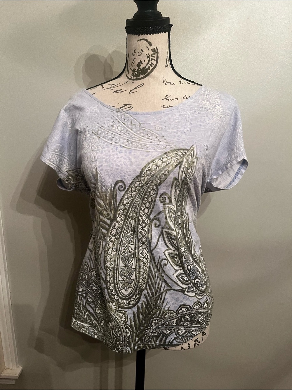 Women’s Light blue Paisley Short-Sleeve Top